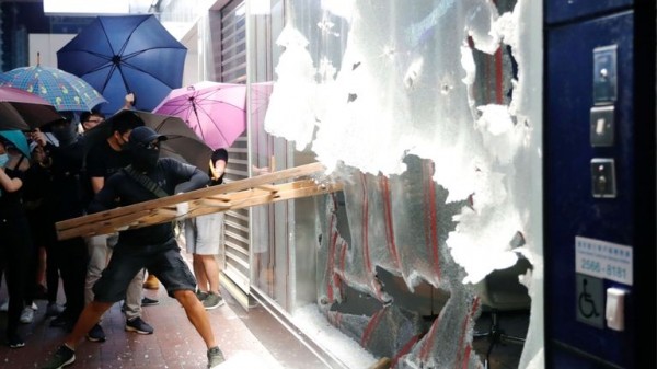 Hong Kong: Boy shot as protesters ignore face mask ban on another night of violence
Hong Kong: Boy shot as protesters ignore face mask ban on another night of violence