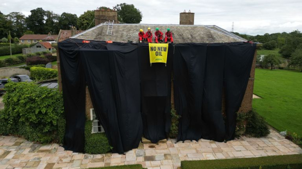 Five arrested after Greenpeace activists climb on to roof of Rishi Sunak's North Yorkshire home Five arrested after Greenpeace activists climb on to roof of Rishi Sunak's North Yorkshire home